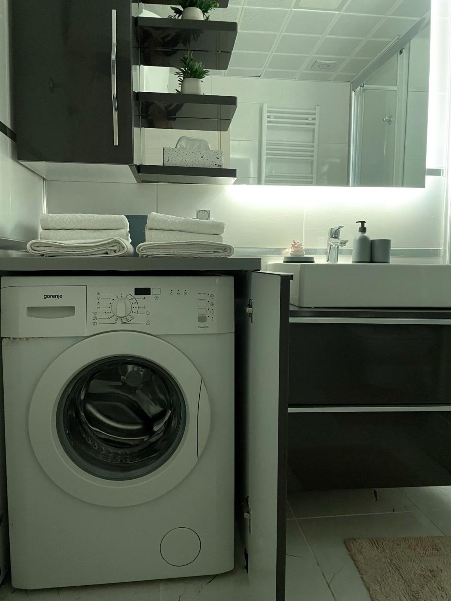 36th Floor - Skyline Corner 320 Apartman