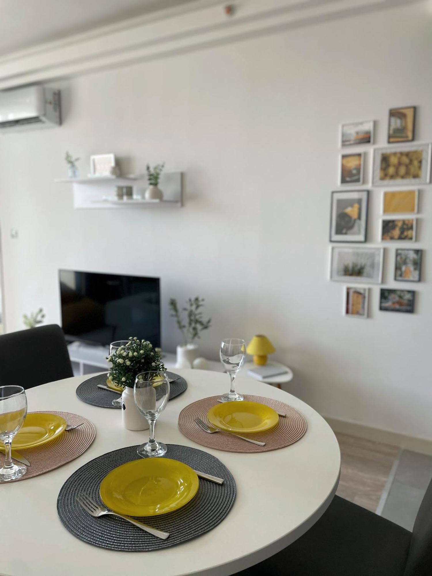 36th Floor - Skyline Corner 320 Apartman